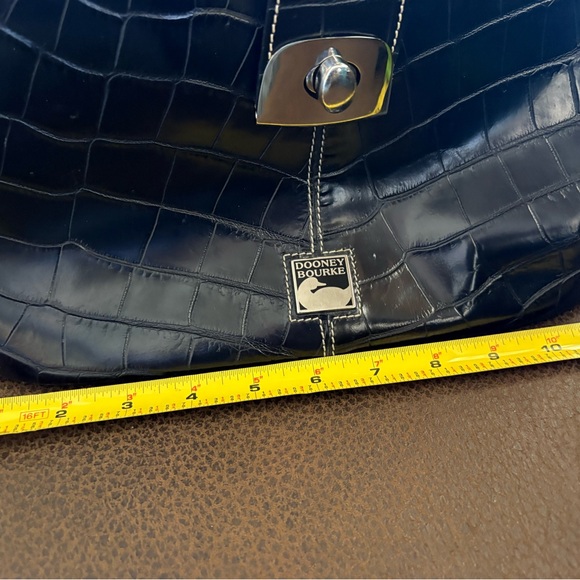 Elegant Black Dooney & Bourke Croc-Embossed Shoulder Bag - Picture 11 of 11